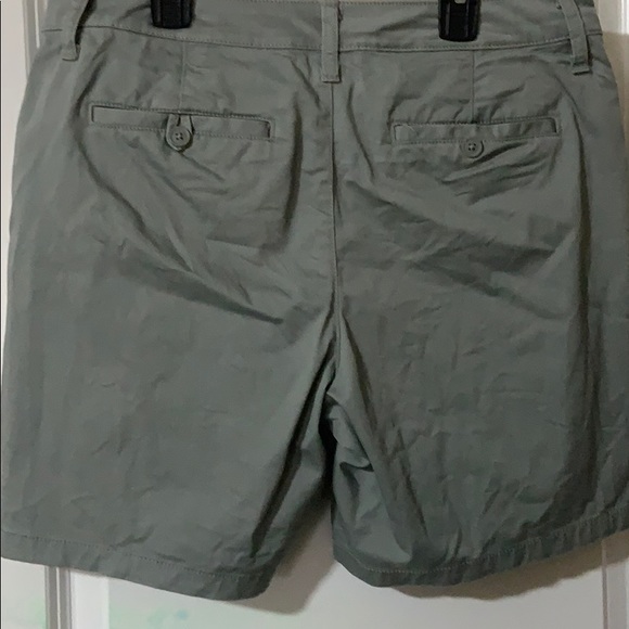 St. John’s Bay woman’s shorts size 10 - Picture 2 of 4